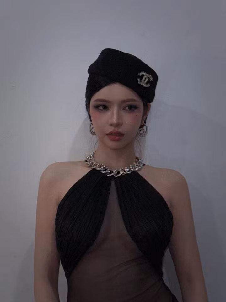 Việc lấy lại được Facebook không chỉ là niềm vui cá nhân của Ciin mà còn là tín hiệu cho thấy cô nàng sẽ sớm quay trở lại với những dự án nghệ thuật, những video vũ đạo chuyên nghiệp và có thể là cả những màn hợp tác mới mẻ.