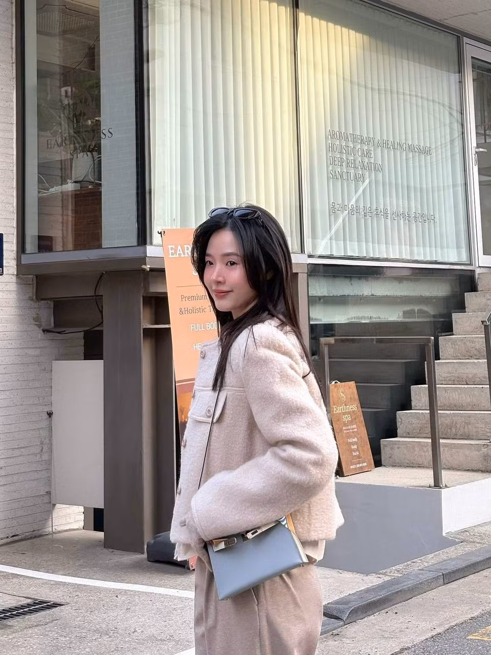 Bên cạnh làn da đáng mơ ước, vóc dáng của Midu ở tuổi 36 cũng khiến nhiều người ngưỡng mộ. Thân hình mảnh mai, gọn gàng cùng phong thái nhẹ nhàng giúp cô luôn giữ được hình ảnh thanh lịch, tinh tế.