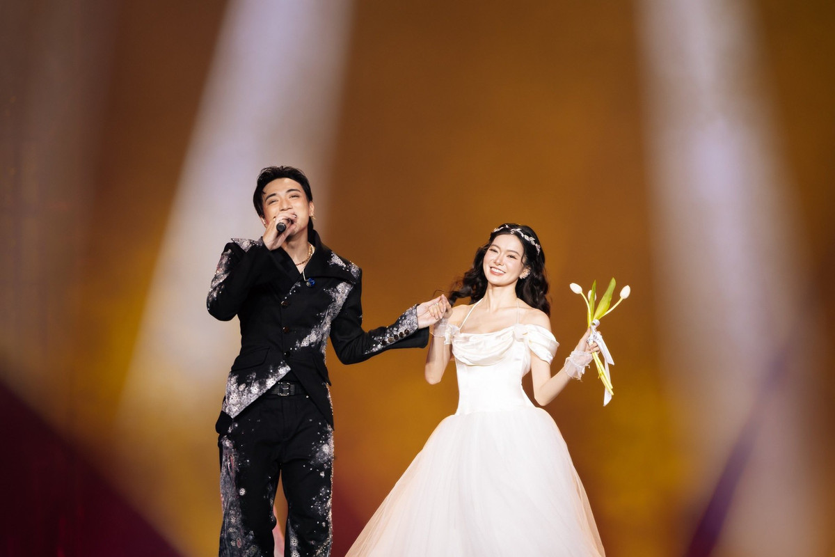 Ở 2 lần kết hợp, SOOBIN đều diễn cùng Yên Đan rất tình tứ, ánh mắt ngọt ngào tan chảy.