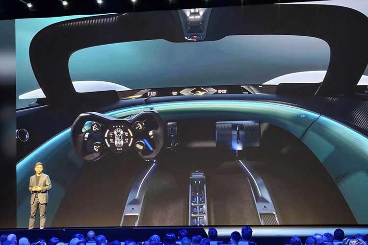 Khoang lái của siêu xe Vision GT chạy điện được thiết kế tối giản với vô lăng dạng cánh bướm và hệ thống màn hình hiển thị toàn cảnh bao quanh người lái.