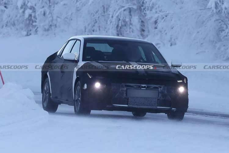 Mẫu xe Hyndai Elantra 2027 dự kiến ra mắt trong vài tháng tới và mở bán từ đầu năm sau. Với kích thước lớn hơn, công nghệ nâng cấp và thiết kế táo bạo, Elantra thế hệ mới cho thấy Hyundai đang muốn cạnh tranh bằng giá trị tổng thể thay vì chỉ dựa vào giá bán.