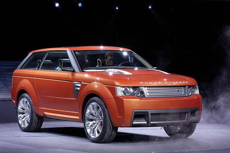 Ngay sau khi được trưng bày tại triển lãm ô tô quốc tế Bắc Mỹ năm 2004 ở Detroit, chiếc SUV Land Rover Stormer sang trọng này, với diện mạo như bạn thấy ngày nay, đã được đưa vào trưng bày tại Bảo tàng Ô tô Anh ở Gaydon, nơi Land Rover đã sản xuất ô tô từ cuối những năm 1970.