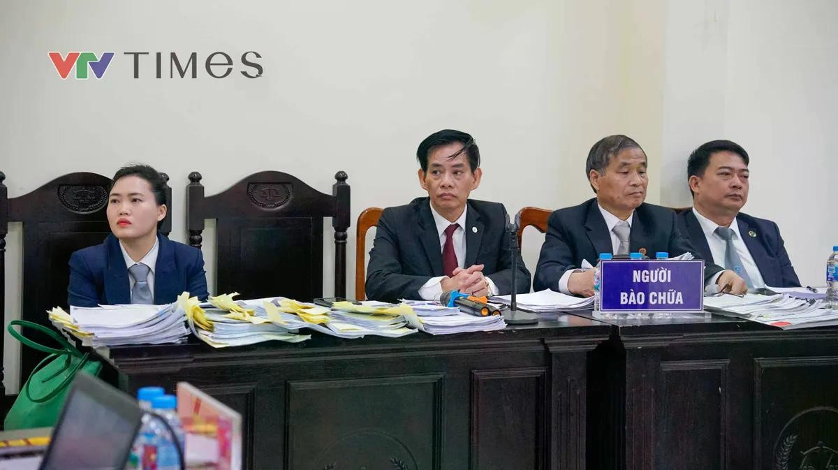 Các luật sự tại phiên toà. (ảnh: Phùng Anh)