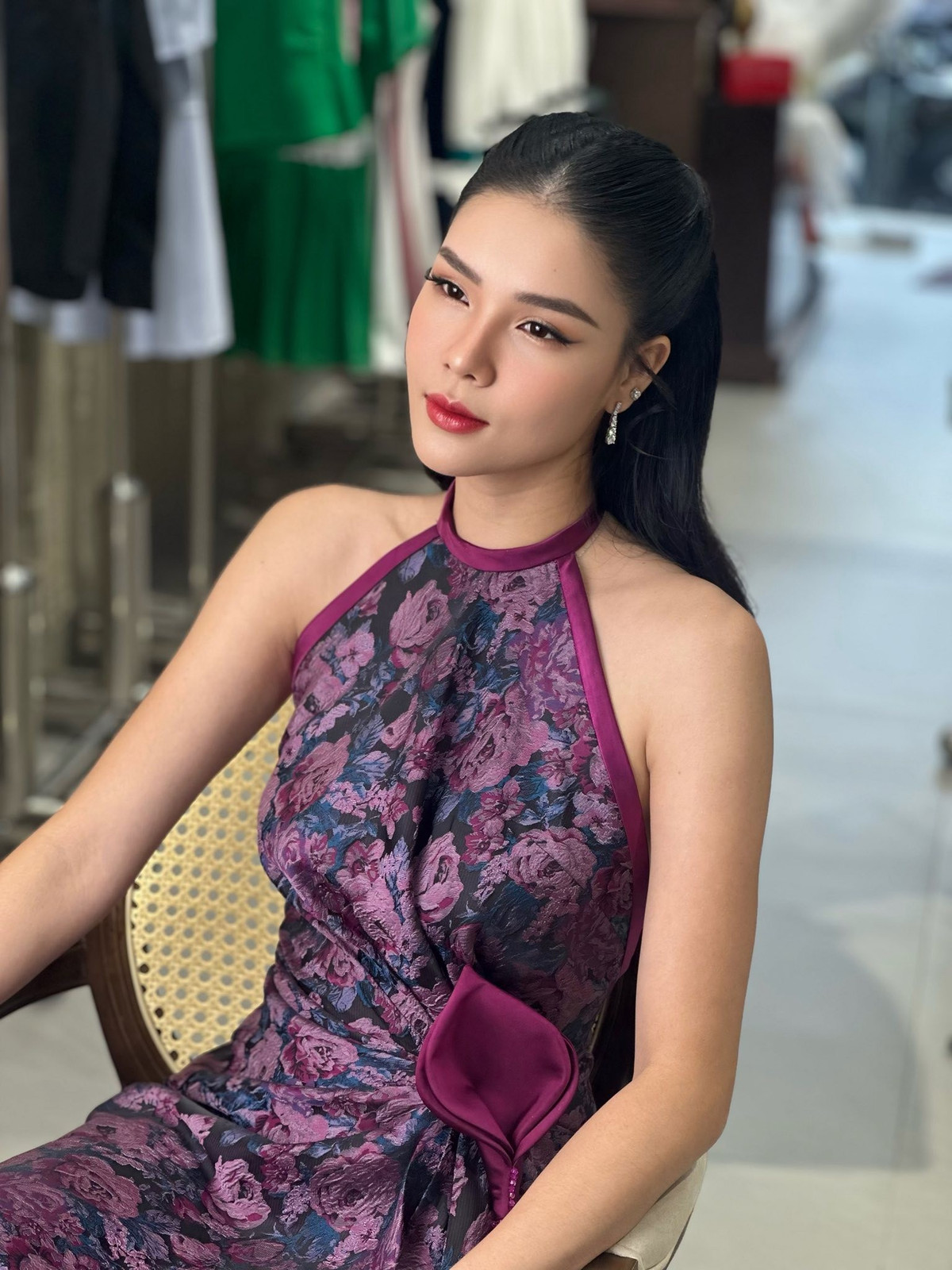 Kỳ Hân tên đầy đủ Nguyễn Thị Mộng Điệp, SN 1995, đến từ tỉnh Sóc Trăng (cũ) là diễn viên, người mẫu ảnh, hoạt động tại TP HCM.