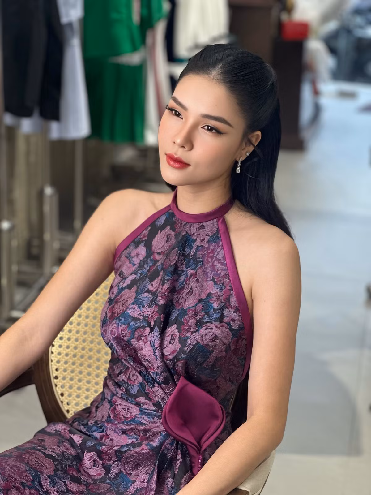 Kỳ Hân tên đầy đủ Nguyễn Thị Mộng Điệp, SN 1995, đến từ tỉnh Sóc Trăng (cũ) là diễn viên, người mẫu ảnh, hoạt động tại TP HCM.