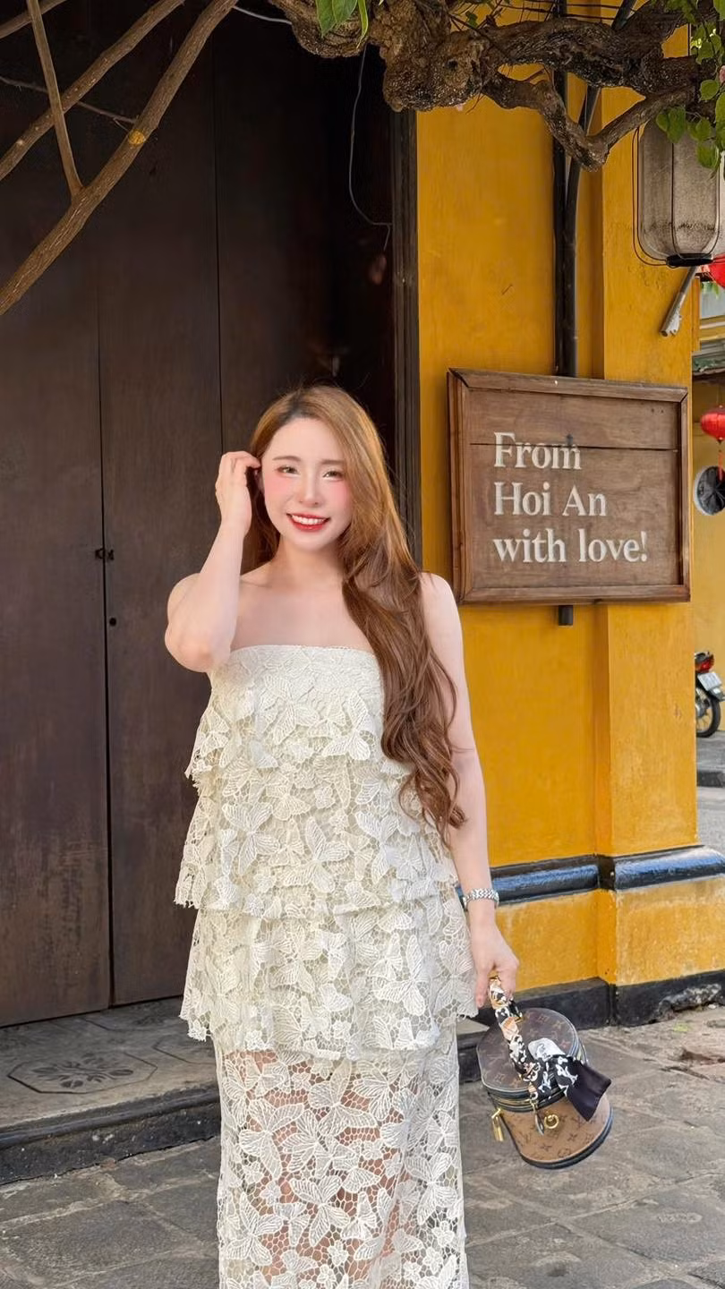 Song cũng vì thể hiện tròn vai mà Quỳnh Nga từng phải lên tiếng khi bị khán giả công kích, tấn công đến cuộc sống riêng tư ngoài đời thực.