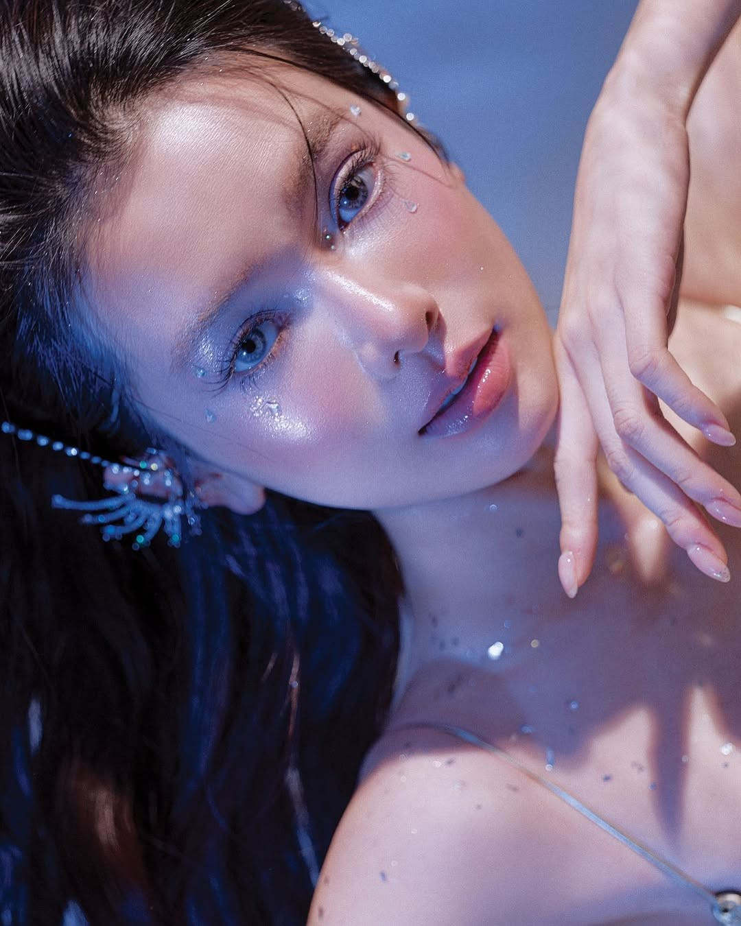 Gái xinh này không ngừng thử nghiệm những phong cách mới, từ dịu dàng, nữ tính đến phá cách, ấn tượng, luôn biết cách làm mới mình để không gây nhàm chán trong mắt công chúng.