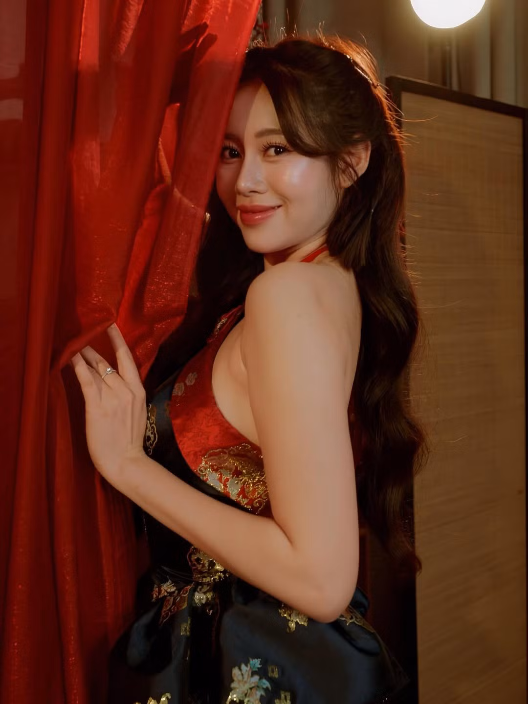 Hiện tại, kênh TikTok của cô sở hữu hơn 15 triệu người theo dõi. Nội dung ngày càng đa dạng, từ review ăn uống, đời sống thường nhật đến các tình huống hài hước cùng “người bạn chung nhà” – nhân vật quen thuộc thường xuyên xuất hiện trong video của cô.