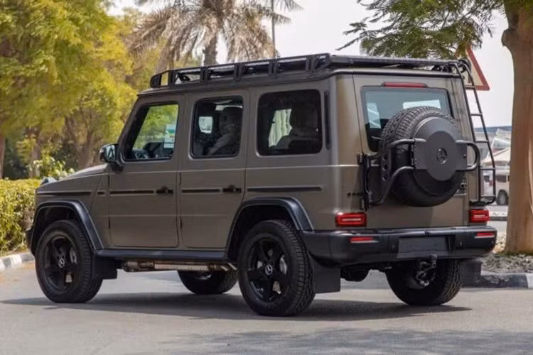 Hiện nay, dòng G-Class toàn cầu gồm bốn phiên bản: G450d (máy dầu), G500 (máy xăng), G63 (hiệu suất cao) và G 580 EQ (thuần điện). Trong đó, G63 và G580 EQ đã được mở bán chính hãng tại Việt Nam, còn G450d vẫn chưa có kế hoạch phân phối.