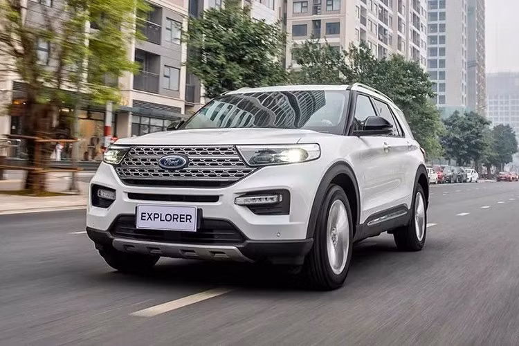 Ford Explorer: doanh số 1 xe ﻿Trong tháng 9 vừa qua, hãng Ford chỉ bán được 1 chiếc Explorer cho người Việt. Với kết quả này, mẫu SUV cỡ lớn nhà Ford đã đứng đầu trong top 10 ôtô bán kém nhất thị trường Việt Nam cùng với Honda Civic Type R. Việc Ford Explorer xuất hiện trong top 10 này không có gì lạ vì xe hiện đã bị ngừng bán tại thị trường Việt Nam