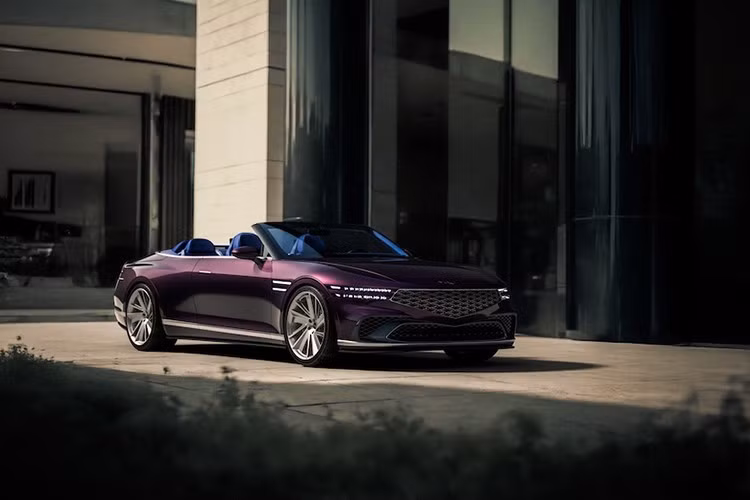 Hai mẫu xe ý tưởng Genesis X Gran Coupe và Convertible này đều sử dụng cùng một loại vô lăng cơ bản như G90 hiện tại , nhưng đã được bổ sung thêm một chấu nữa ở vị trí 6h.
