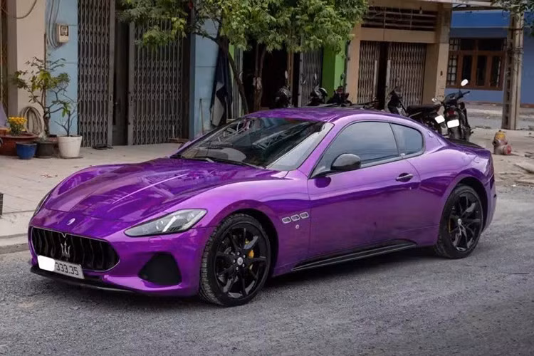 Maserati GranTurismo Sport là mẫu sedan thể thao hạng sang mang trong mình sức hấp dẫn khó cưỡng nhờ vào khối động cơ V8, dung tích 4.7L, có khả năng sản sinh công suất tối đa 460 mã lực và mô-men xoắn cực đại 520 Nm.