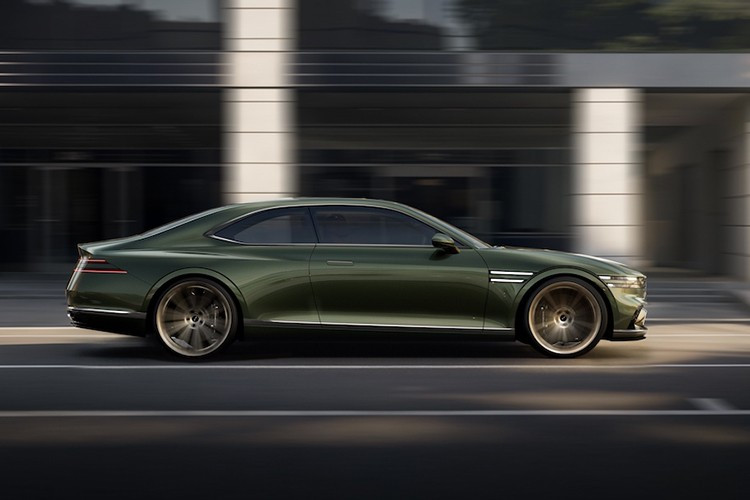 Các nhà thiết kế của thương hiệu xe sang Genesis cũng đã mở rộng các dè xe, kéo dài đường viền hông và lắp những bộ mâm đẹp mắt cho chúng. Chi phối phần cản sau của hai mẫu xe ý tưởng này là thanh đèn LED đôi và ống xả hình chữ nhật.