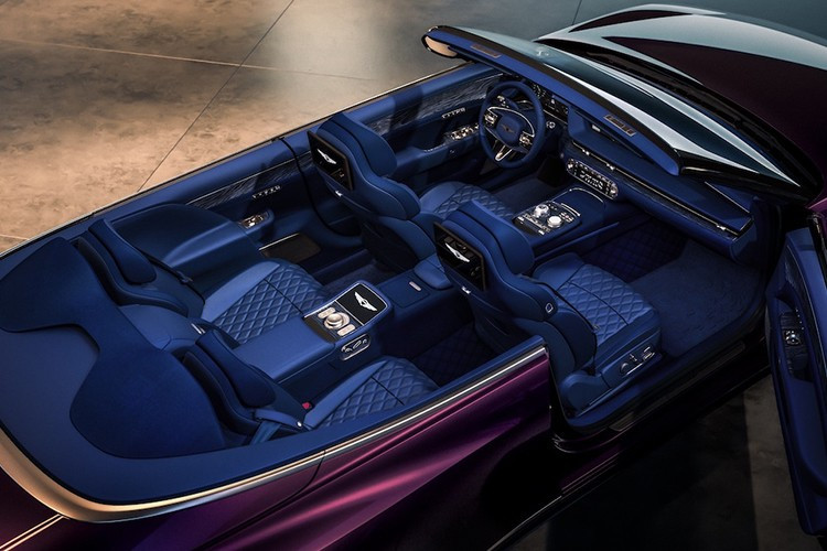 “Trong 10 năm kể từ khi ra mắt, Genesis đã tận tụy mang đến những giá trị độc đáo cho hơn 1,3 triệu khách hàng trên toàn thế giới”, Mike Song, Giám đốc toàn cầu của Genesis, mô tả. “Chúng tôi muốn nắm bắt cơ hội này như một bệ phóng cho một thập kỷ mới, giới thiệu những mẫu xe thể hiện sự theo đuổi công nghệ hiệu suất cao và thiết kế sang trọng trong tương lai của Genesis”.