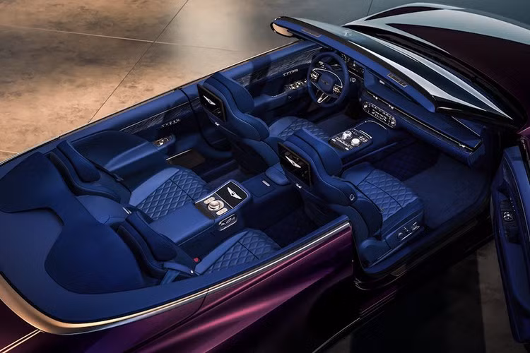 “Trong 10 năm kể từ khi ra mắt, Genesis đã tận tụy mang đến những giá trị độc đáo cho hơn 1,3 triệu khách hàng trên toàn thế giới”, Mike Song, Giám đốc toàn cầu của Genesis, mô tả. “Chúng tôi muốn nắm bắt cơ hội này như một bệ phóng cho một thập kỷ mới, giới thiệu những mẫu xe thể hiện sự theo đuổi công nghệ hiệu suất cao và thiết kế sang trọng trong tương lai của Genesis”.