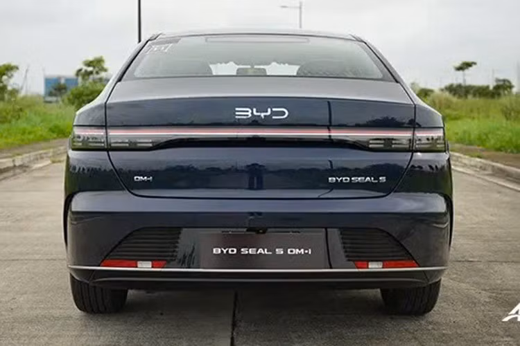 Trong tháng 8/2025, BYD đã bán được 13.495 chiếc Seal 05, nâng doanh số cộng dồn 8 tháng đầu năm 2025 lên 49.821 xe, chiếm 2,49% tổng doanh số của hãng.