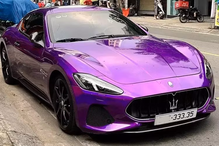 Dòng xe Maserati GranTurismo được 1 bộ phận các tay chơi xe thể thao Việt ưa chuộng, trong số này, đã có kha khá bản về nước, tiêu chuẩn, Sport, MC, GranCabrio, MC Stradale, mới đây, trên đường phố TP.HCM đã xuất hiện 1 chiếc xe thể thao Maserati GranTurismo bản Sport.