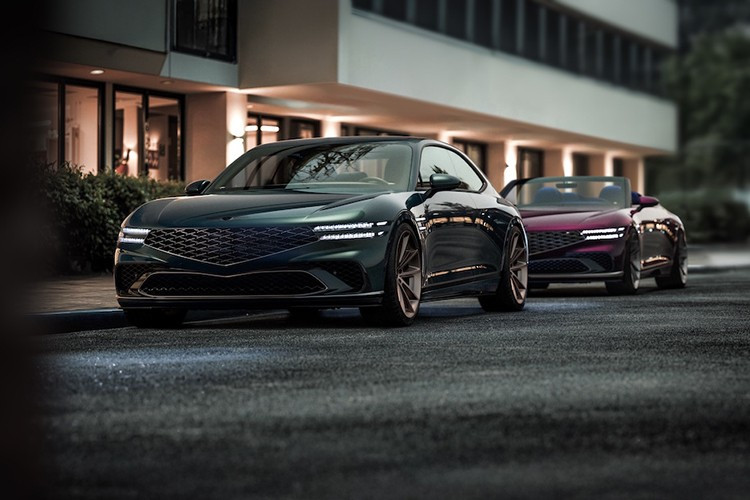 Genesis X Gran Coupe và X Gran Convertible Concept mới đều dựa trên mẫu sedan đầu bảng G90, nhưng chỉ có hai cửa và ngoại thất được thiết kế lại hoàn toàn. Bộ đôi này có nét tương đồng với X, X Speedium và X Convertible Concepts do Genesis thiết kế trong vài năm qua, mặc dù chúng trông sẵn sàng để được sản xuất hàng loạt hơn.