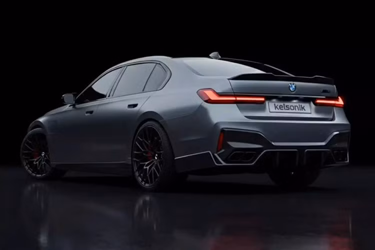 Thân xe sử dụng mâm M đa chấu, viền cửa sổ đen bóng, và phần đuôi được thiết kế lại với cụm đèn hậu dạng LED mảnh, cánh lướt gió nhỏ cùng bộ khuếch tán khí động học thể thao. Tất cả tạo nên vẻ ngoài gọn gàng, liền mạch và tràn đầy sức mạnh.