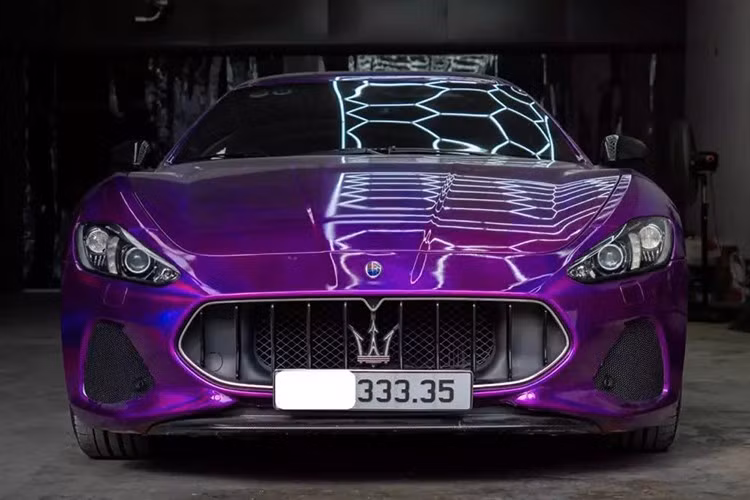 Hộp số tự động sáu cấp ZF hiện là trang bị tiêu chuẩn, trong khi hộp số sàn tự động sáu cấp là tùy chọn. Hộp số sàn tự động sáu cấp có lẫy chuyển số tích hợp trên cột lái, một tính năng tùy chọn với hộp số tự động. Cản trước và bộ chia gió được thiết kế lại mới giúp giảm hệ số cản từ Cd = 0,33 xuống 0,32.