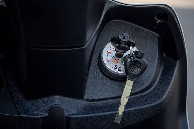 Mẫu tay ga này vẫn giữ ADN thể theo nhỏ gọn đặc trưng với kích thước tổng thể là 1931 x 665 x 1096 mm với chiều cao yên chỉ 756mm nên phù hợp với thể trạng của nhiều người sử dụng.