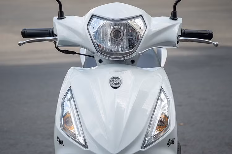 Mẫu xe ga SYM Shark 50cc 2025 mới sở hữu ngôn ngữ thiết kế thể thao gọn nhẹ, đặc trưng xe đảm bảo nhu cầu di chuyển hàng ngày như đi học, đi làm, đi chơi.