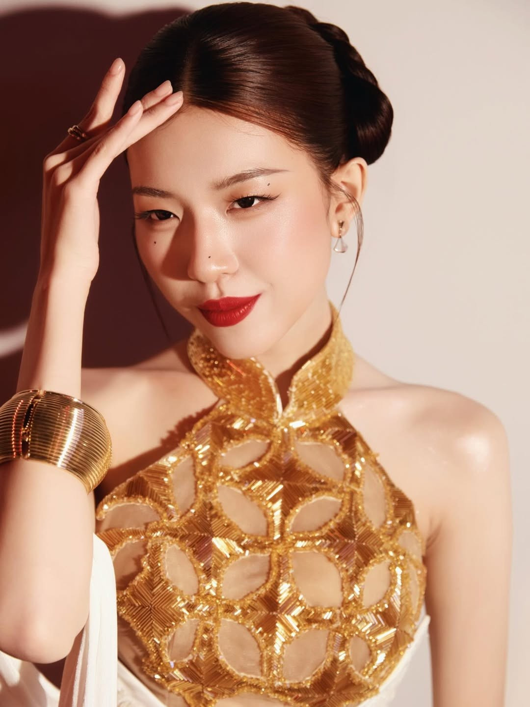 Ở lĩnh vực âm nhạc, Lamoon được công chúng biết đến rộng rãi khi lọt Top 6 Vietnam Idol 2023. Sở hữu chất giọng “baby voice” đặc trưng, khả năng sáng tác cùng phong cách trình diễn biến hóa, cô dần tạo được màu sắc riêng giữa thị trường nhạc Việt sôi động. Năm 2025, cô tiếp tục gây chú ý khi tham gia chương trình thực tế “Em xinh say hi” và góp mặt trong đội hình 5 thành viên nổi bật nhất, giúp độ phủ sóng tăng mạnh trong cộng đồng khán giả trẻ.