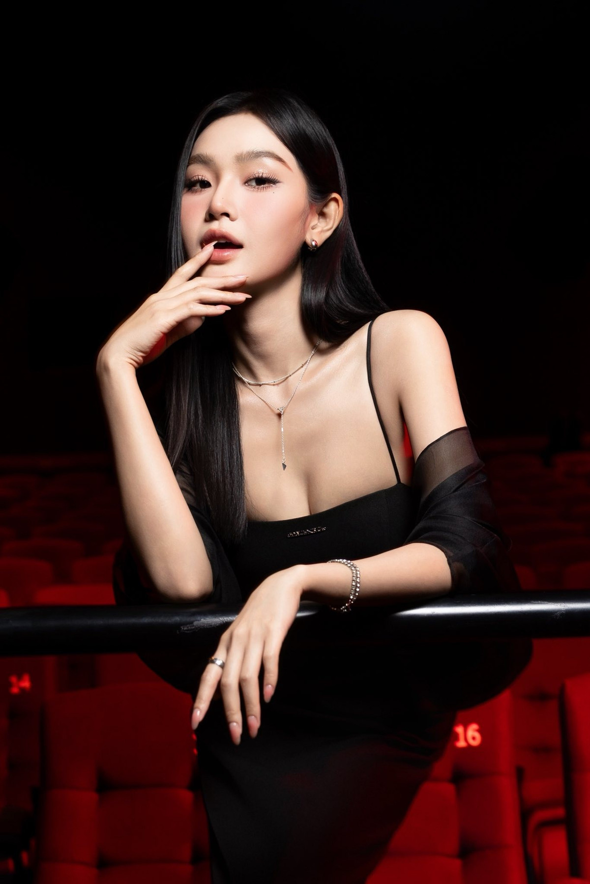 Thậm chí, hình tượng tiểu tam thành công đến mức netizen còn gọi Cù Thị Trà là “tiểu tam đáng ghét nhất vũ trụ”.