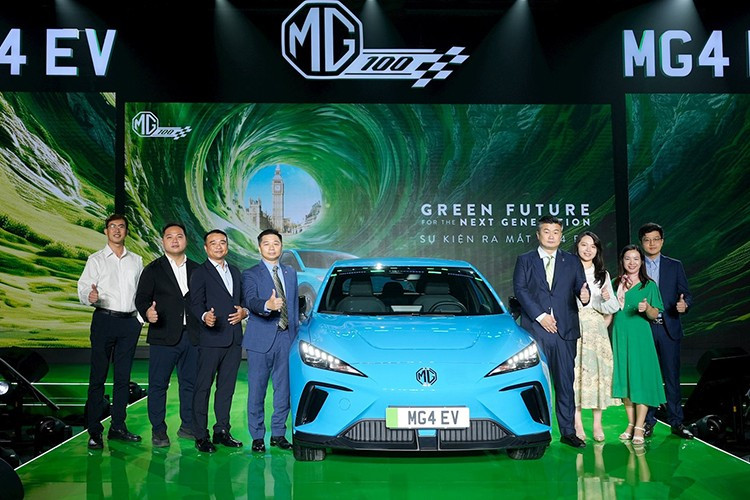 MG4 hiện cũng đang được phân phối chính hãng tại Việt Nam với giá 948 triệu đồng. Tuy MG không công bố doanh số nhưng không khó để nhận ra việc mẫu xe này kén khách ở Việt Nam vì giá cao và không có hạ tầng trạm sạc công cộng.