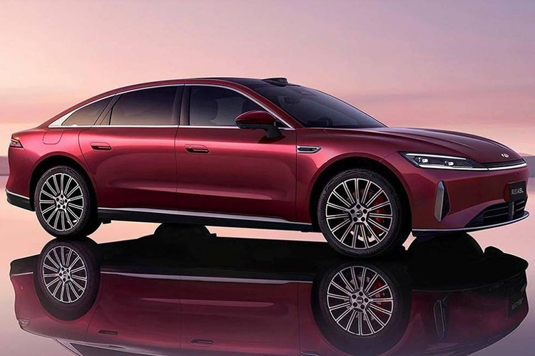 Với gần 52.000 đơn đặt trước trước ngày ra mắt chính thức, Chery Fulwin A9L đang cho thấy sức hút đáng kể trong phân khúc sedan PHEV cao cấp tại Trung Quốc. Thiết kế hiện đại, công nghệ mạnh mẽ cùng khả năng vận hành ấn tượng giúp mẫu xe này trở thành đối thủ tiềm năng của các mẫu xe hybrid từ BYD hay Deepal trong thời gian tới.