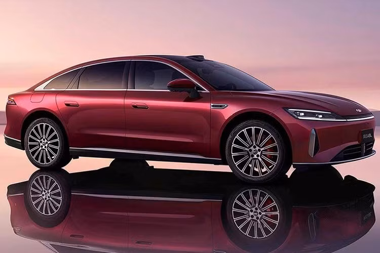 Với gần 52.000 đơn đặt trước trước ngày ra mắt chính thức, Chery Fulwin A9L đang cho thấy sức hút đáng kể trong phân khúc sedan PHEV cao cấp tại Trung Quốc. Thiết kế hiện đại, công nghệ mạnh mẽ cùng khả năng vận hành ấn tượng giúp mẫu xe này trở thành đối thủ tiềm năng của các mẫu xe hybrid từ BYD hay Deepal trong thời gian tới.