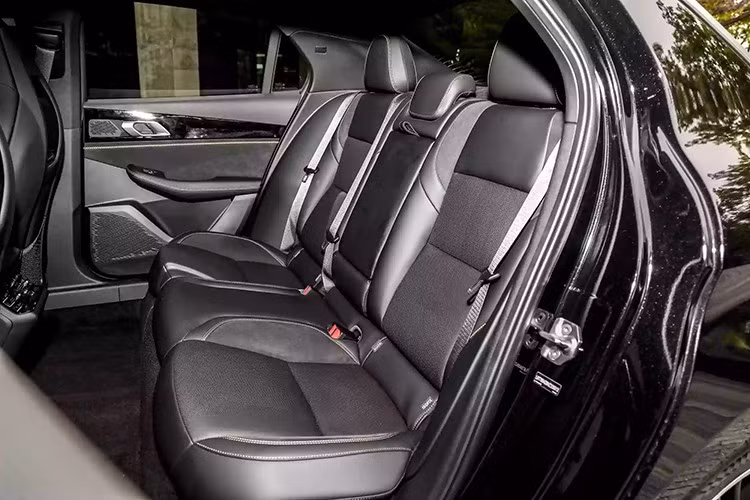 Về trang bị an toàn, khả năng xe sẽ có gói ADAS với các tính năng như cảnh báo điểm mù, hỗ trợ phanh tự động, hỗ trợ giữ làn đường, ga tự động thích ứng, đèn chiếu xa thông minh...