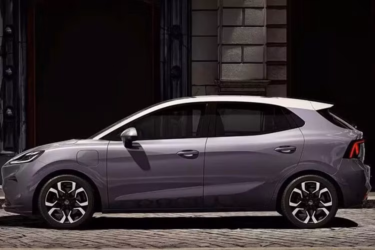 Mẫu xe hatchback cải tiến này là một phần trong chiến lược mở rộng dòng xe điện hóa của SAIC - tập đoàn sở hữu thương hiệu MG. Trước đó, MG4 có doanh số yếu tại thị trường Trung Quốc nhưng lại được đón nhận mạnh mẽ ở Anh và châu Âu.