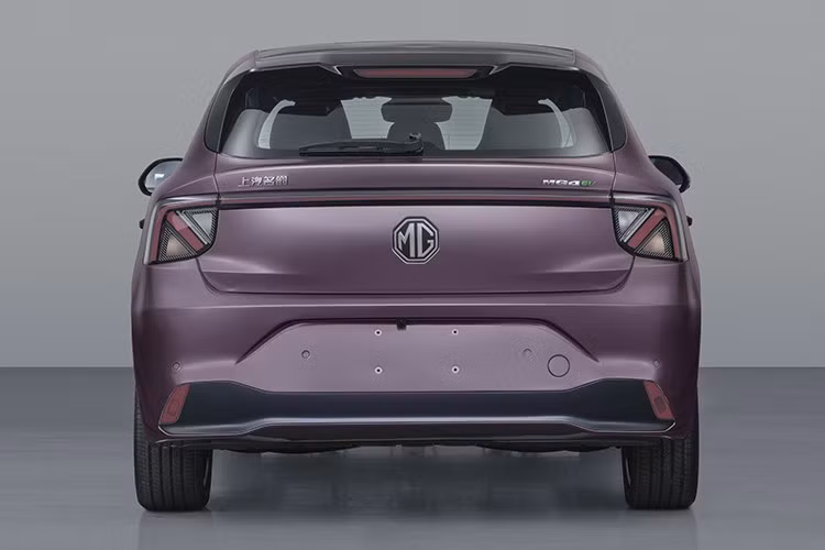 Trong quý I/2025, MG châu Âu đã bán ra 78.505 xe mới, tăng 33,5% so với cùng kỳ năm trước. Trong đó, MG4 là một trong những yếu tố chính thúc đẩy tăng trưởng. Tại thị trường Anh, MG đã bán được 24.641 xe trong quý đầu năm 2025, tăng 6,5% so với cùng kỳ năm ngoái. Trong khi đó, MG4 đã đạt doanh số hơn 40.000 xe ở xứ sở sương mù kể từ khi ra mắt.