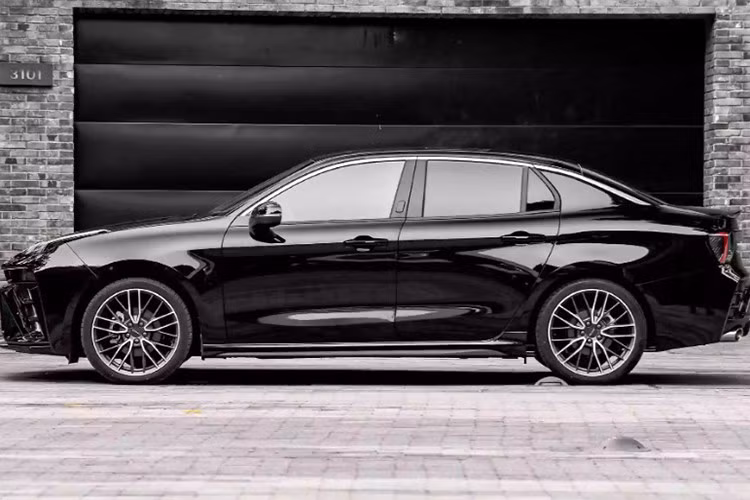 Tuy nhiên, bản Lynk &amp; Co 03 tiêu chuẩn sắp mở bán tới đây sẽ được định vị ở nhóm sedan hạng C phổ thông, đối đầu với những cái tên quen thuộc như Honda Civic, Hyundai Elantra, Kia K3 hay Mazda3.