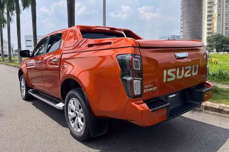 Ngoài trang bị khá cơ bản, dòng xe bán tải này còn sở hữu thiết kế kém nịnh mắt. Đây là một phần nguyên nhân khiến dòng xe bán tải Nhật Bản này kén khách ở thị trường Việt Nam.