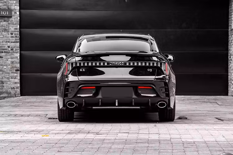 Dự kiến, Lynk &amp; Co 03 sẽ được đưa về nước vào khoảng tháng 9 với 2 phiên bản, cùng giá tạm tính từ 700 - 800 triệu đồng. Tuy nhiên, thông tin này hiện vẫn chưa được Lynk &amp; Co Việt Nam xác nhận.