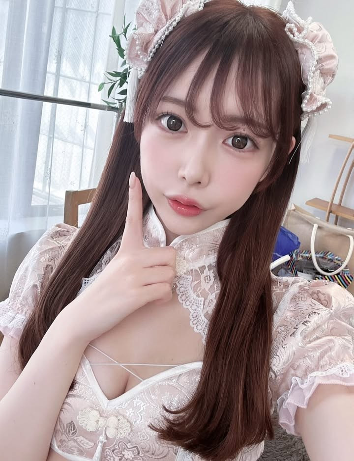 Thông báo mới nhất được đưa ra, cư dân mạng nhanh chóng đào lại quá khứ và phát hiện Hoshino Nene từng xuất hiện trong nhiều video có phần nhạy cảm trước đó.