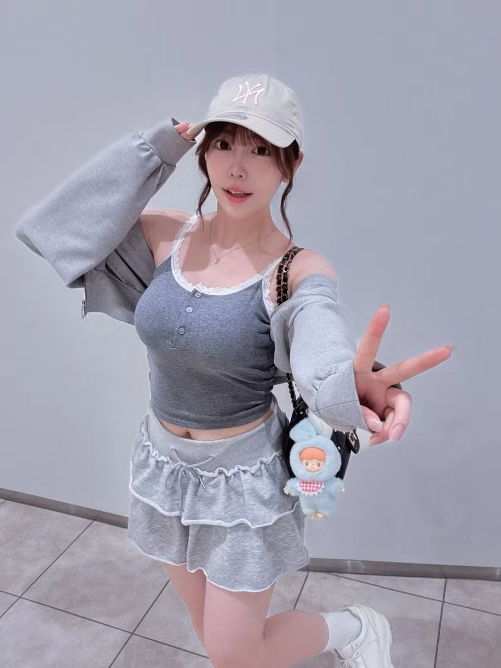 Hiện tại, cộng đồng mạng chia thành hai luồng ý kiến: một bên ủng hộ Nene, cho rằng đây là lựa chọn cá nhân và là cách cô kiểm soát sự nghiệp của mình.