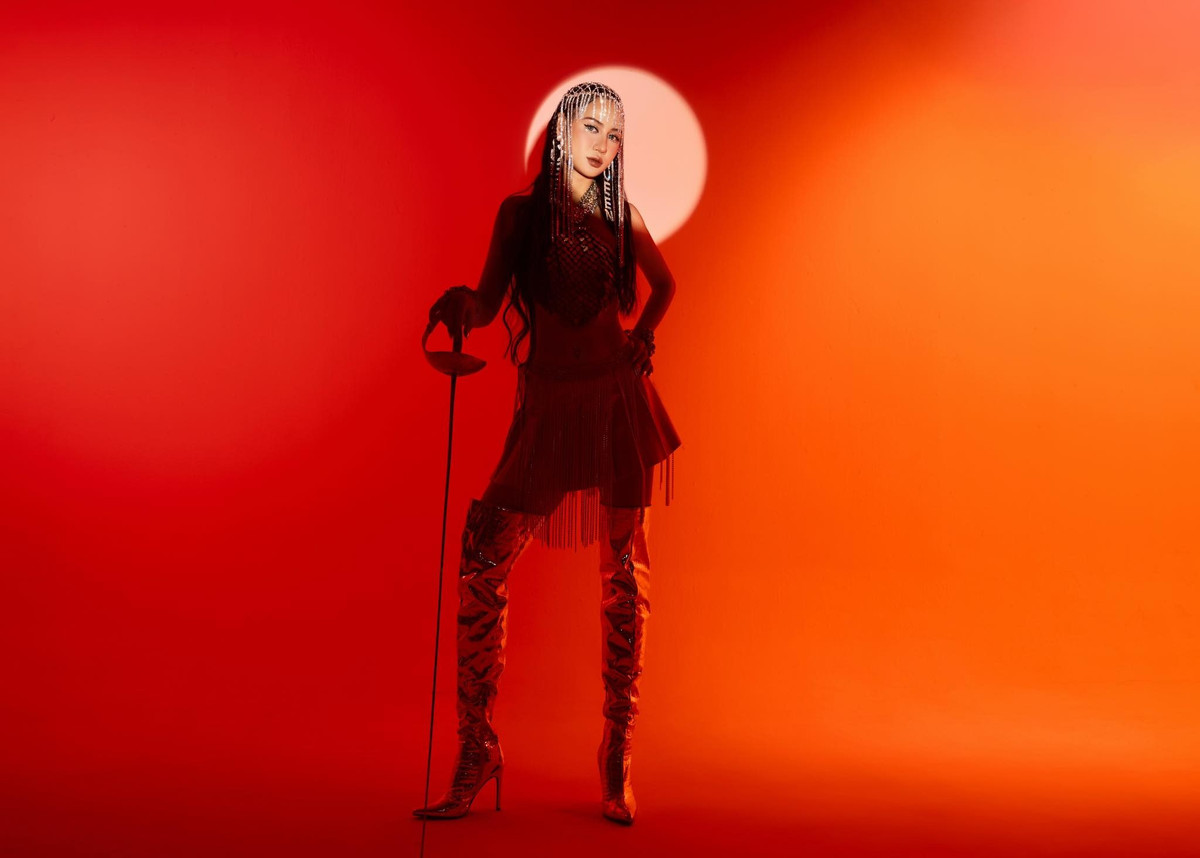 Tuy nhiên, bằng ý chí và nghị lực phi thường, cùng sự động viên của gia đình và thầy cô, cô đã vượt qua giai đoạn khó khăn để trở lại mạnh mẽ.