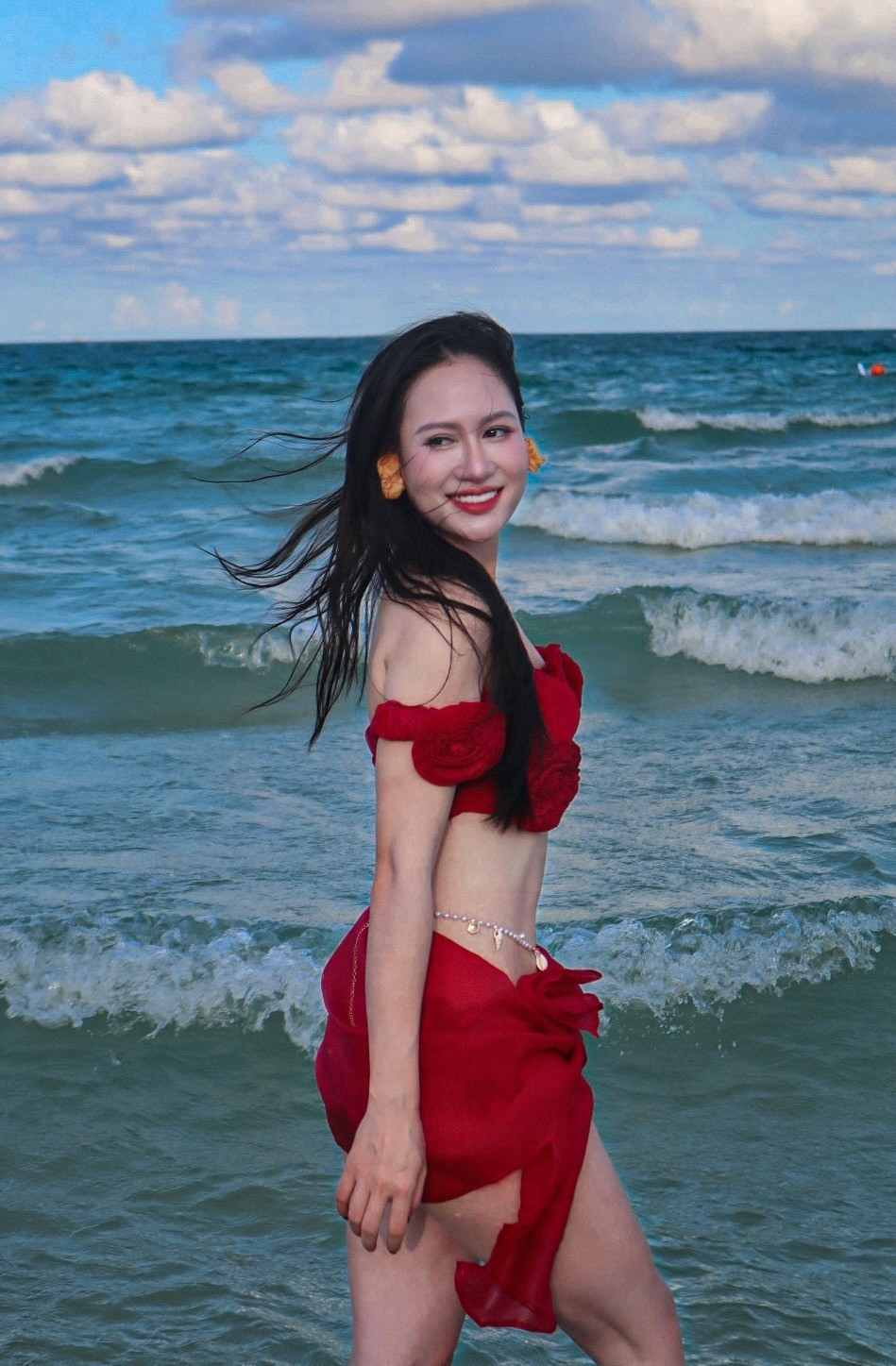 Hành trình đến với đấu kiếm của Lê Minh Hằng bắt đầu khá tình cờ vào năm 14 tuổi, khi cô còn là một nữ sinh lớp 8.