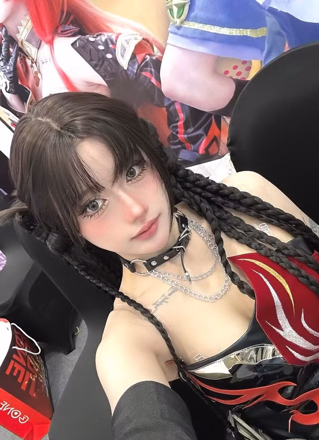 Dần dần từ đó, gái xinh này thường xuyên đi chụp ảnh và được mọi người biết đến nhiều hơn.