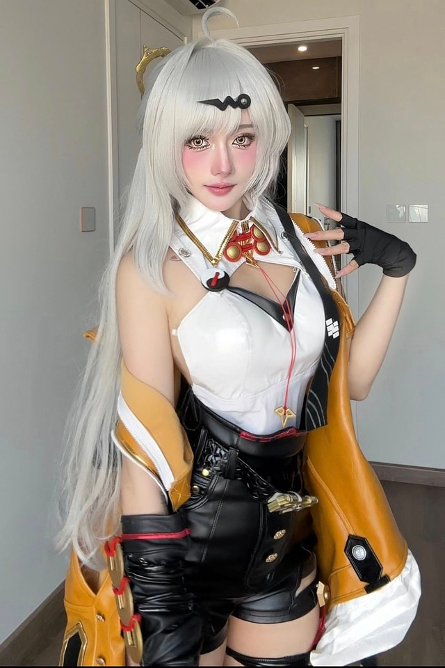 Trên trang cá nhân, mỗi bộ hình của Hà Vi thu hút vài ngàn lượt tương tác. Cô nàng là hot girl được nhiều người biết đến qua những bộ ảnh cosplay độc đáo từ sớm.