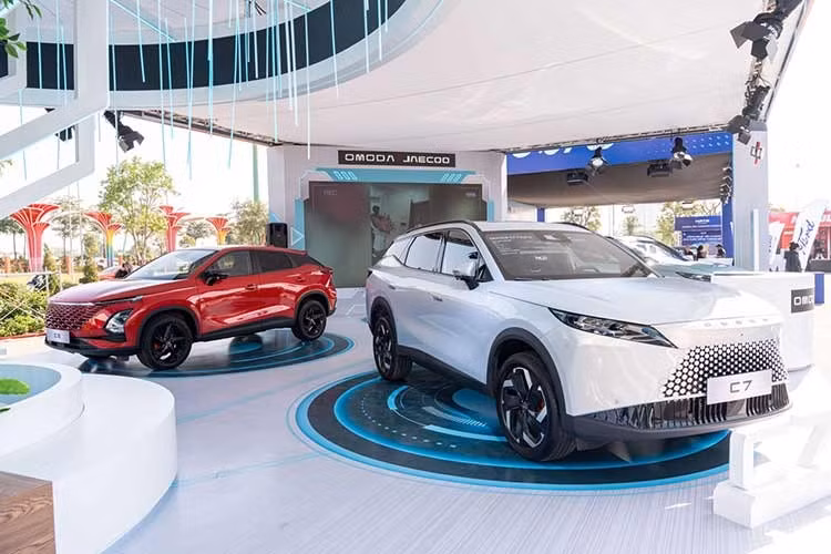 Omoda &amp; Jaecoo Việt Nam vừa thông báo triển khai chương trình đặt hàng sớm cho mẫu SUV hạng C Omoda C7 mới từ ngày 16/01/2026. Đây là giai đoạn mở bán đầu tiên dành cho 200 khách hàng đặt cọc trước thời điểm giá bán chính thức được công bố vào quý II/2026.