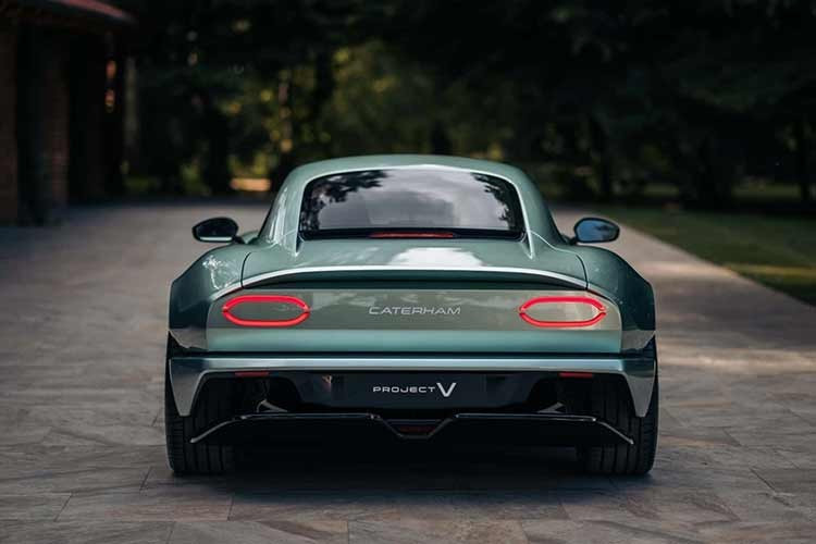 Project V dự kiến có giá khoảng 135.000 USD, tương đương Porsche 911 bản tiêu chuẩn. Với mức giá này, Caterham và Yamaha tự đặt mình vào một cuộc chơi đầy thách thức, nhưng cũng thể hiện rõ tham vọng tạo ra một mẫu coupe điện mang cá tính riêng, không chạy theo số đông.