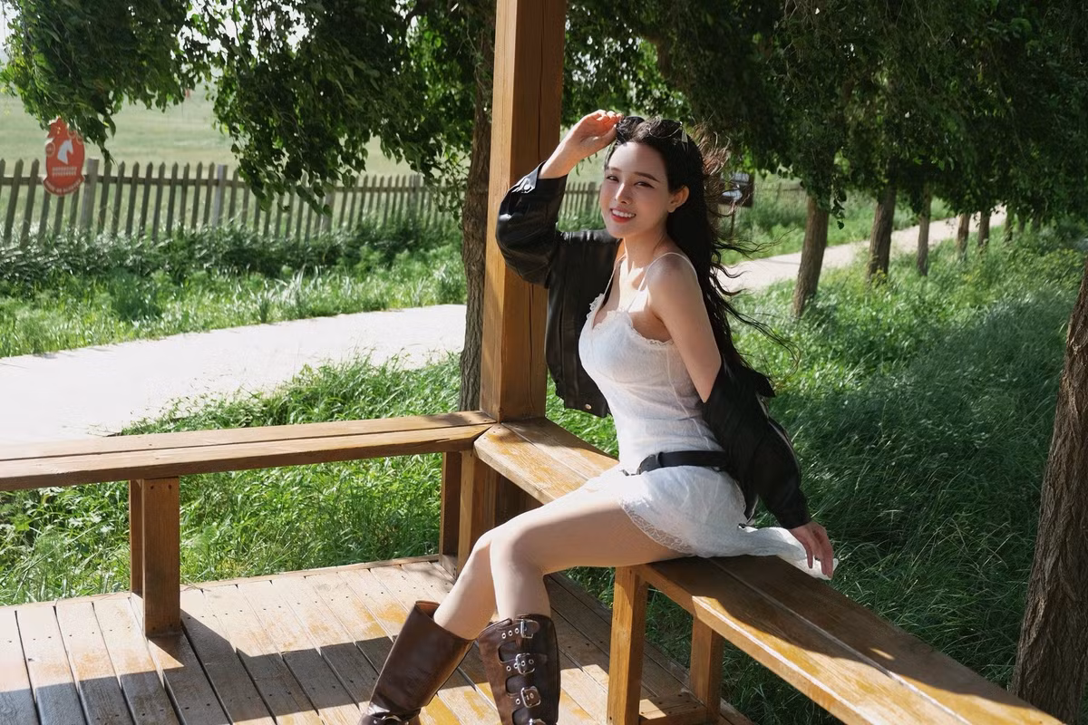 Phía dưới bình luận này, một số người thân quen như em gái, bạn bè nhanh chóng phản hồi bênh vực nàng WAG.