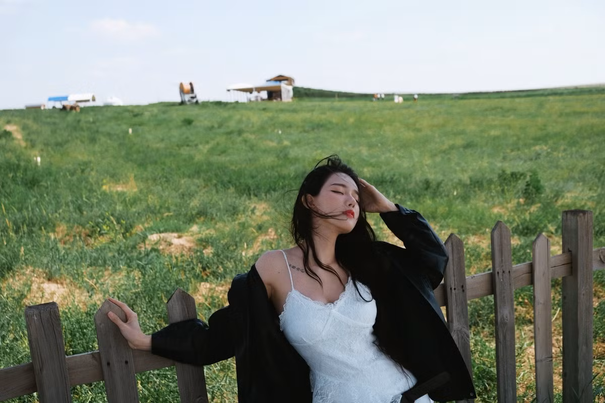 Bích Hạnh cũng cứng rắn đáp trả bình luận ác ý, yêu cầu người này sử dụng tài khoản thật, ra mặt để đối chất cho những thông tin bản thân đưa ra.