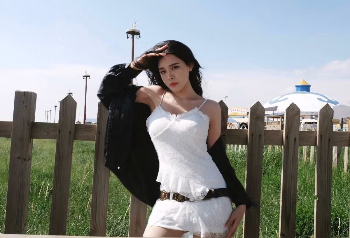 Trần Bích Hạnh (sinh năm 1993) từng theo học trường THPT chuyên Lê Hồng Phong có tiếng ở Nam Định.