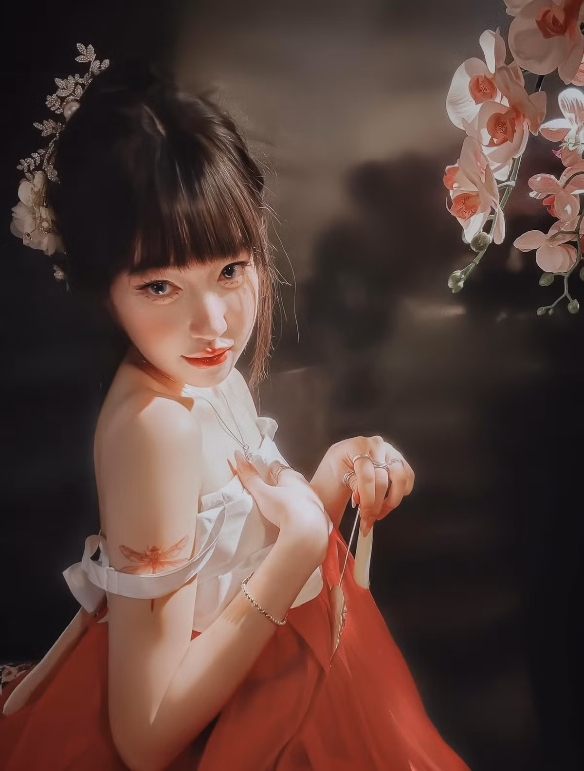 Không ít khán giả đã để lại bình luận khen ngợi, cho rằng Elly Trần chính là minh chứng sống cho câu nói: “Phụ nữ đẹp nhất khi tự tin với chính mình”. Dù ở độ tuổi nào, chỉ cần biết chăm sóc bản thân và giữ tinh thần tích cực, phụ nữ hoàn toàn có thể tỏa sáng theo cách riêng.