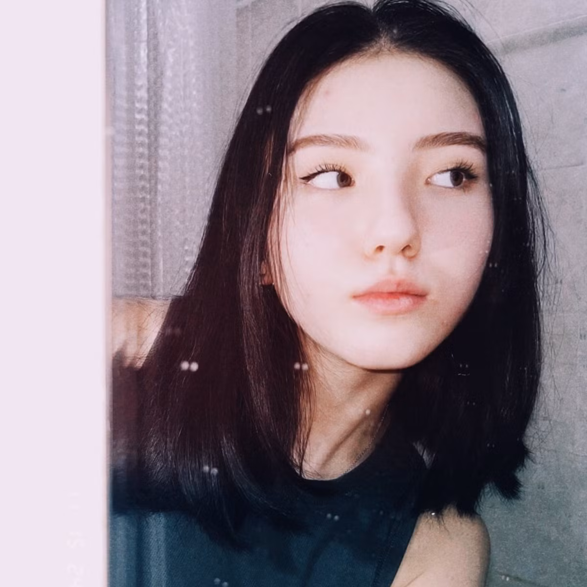 Ngoài đời, Kamilla cũng gây ấn tượng với gu thời trang cá tính và thần thái "model" trong từng khung hình.